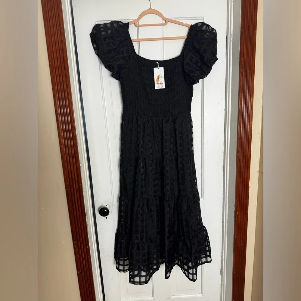 Chic Black Midi Dress with Puff Sleeves - Picture 1 of 6
